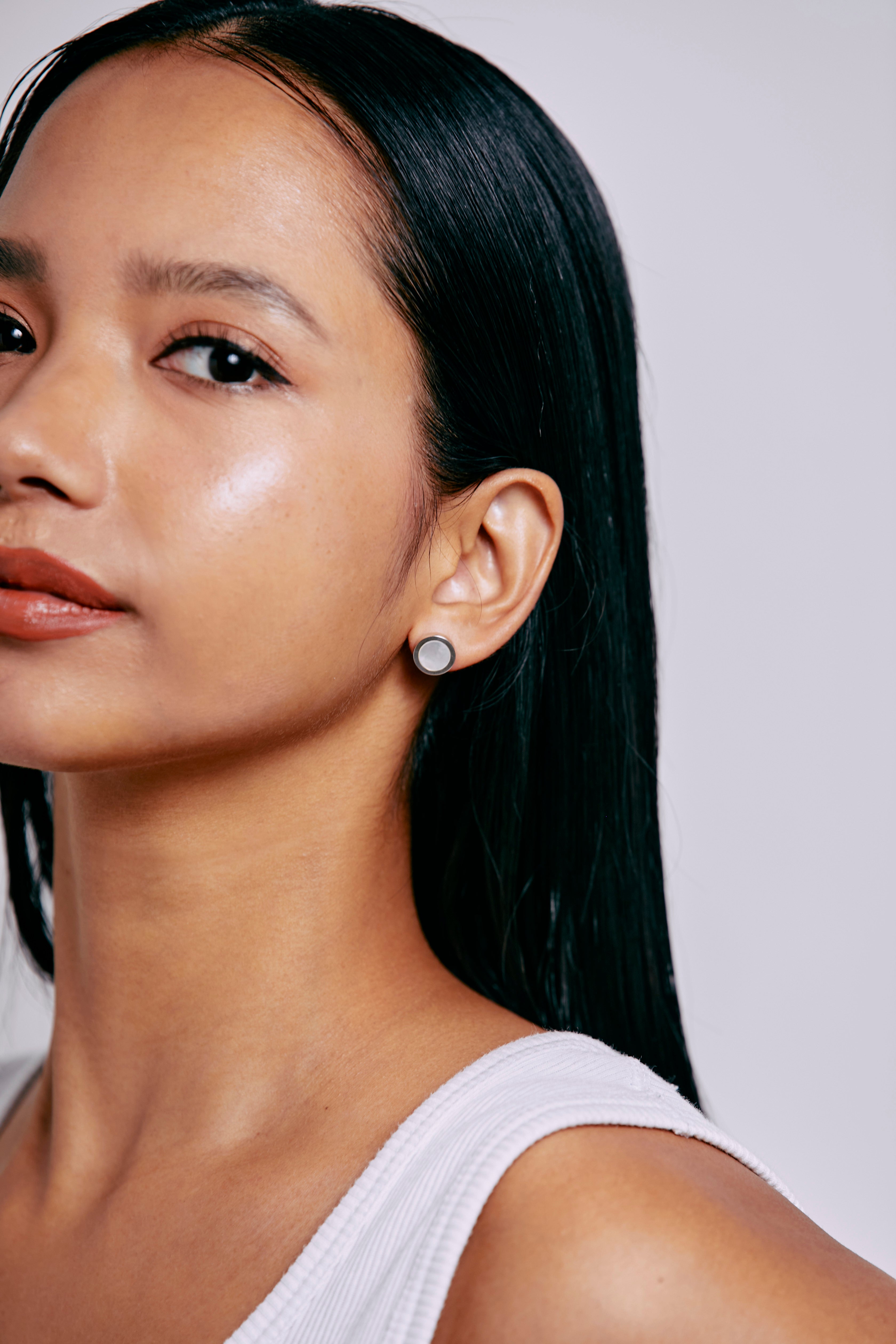 STONE EARRINGS(White / Shell)