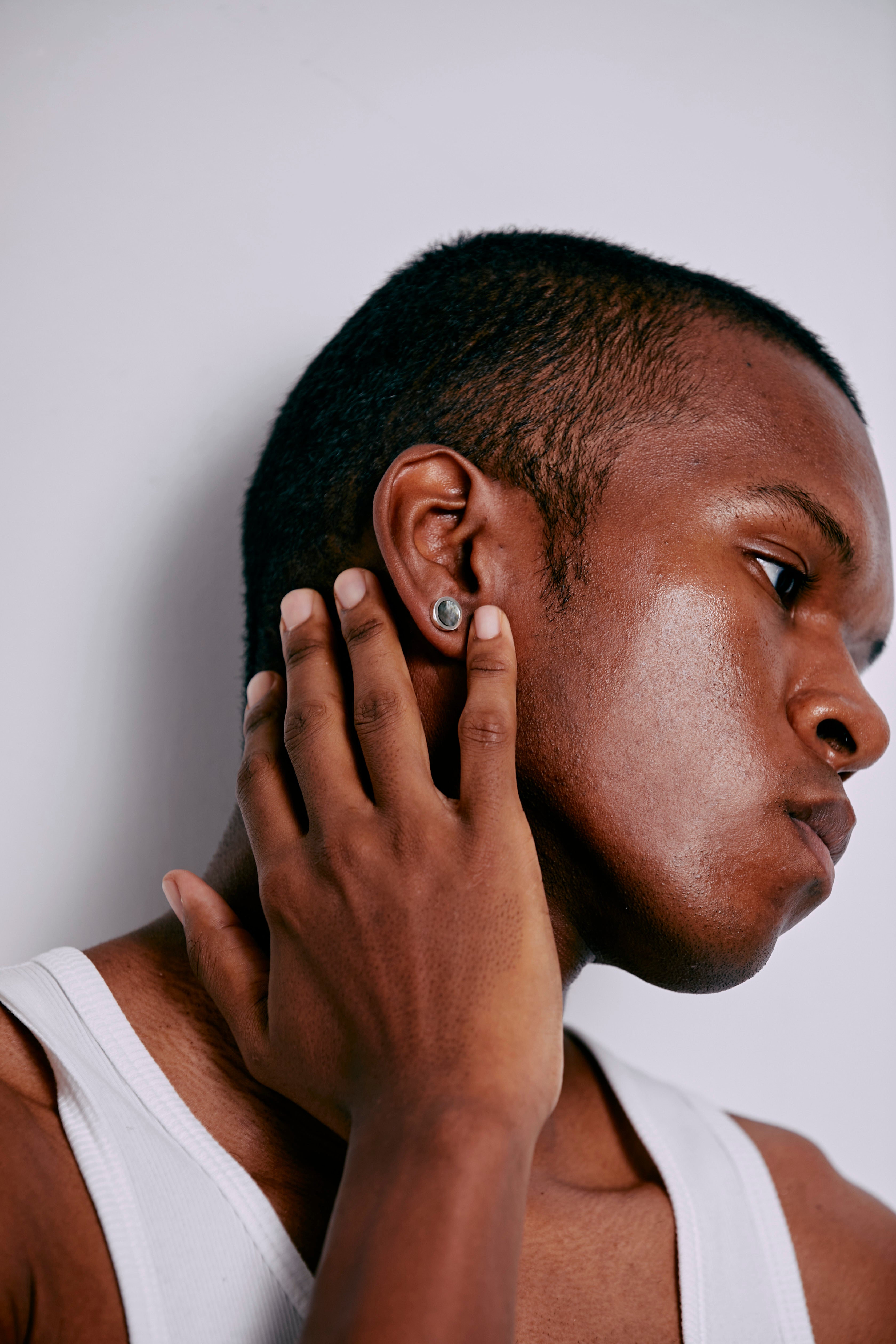 STONE EARRINGS(Black / Shell)
