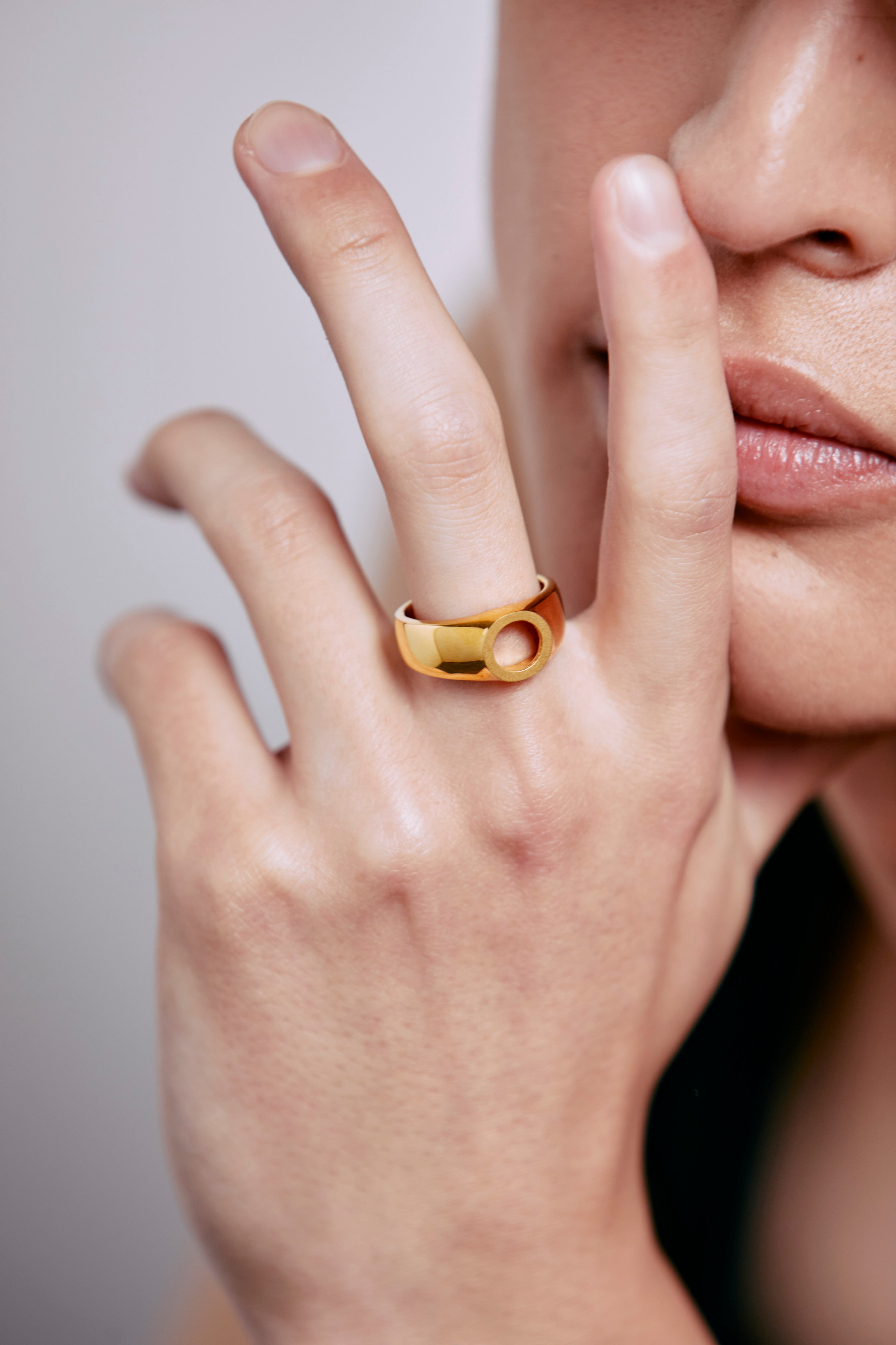 CIRCLE RING (Gold)