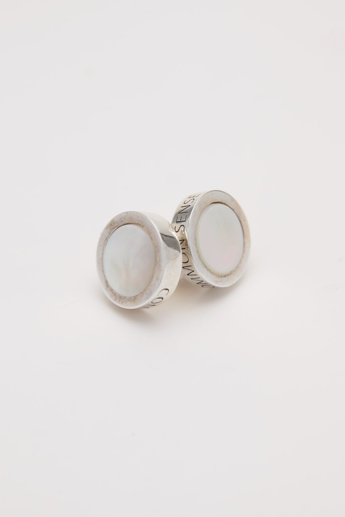 STONE EARRINGS（White / Shell）