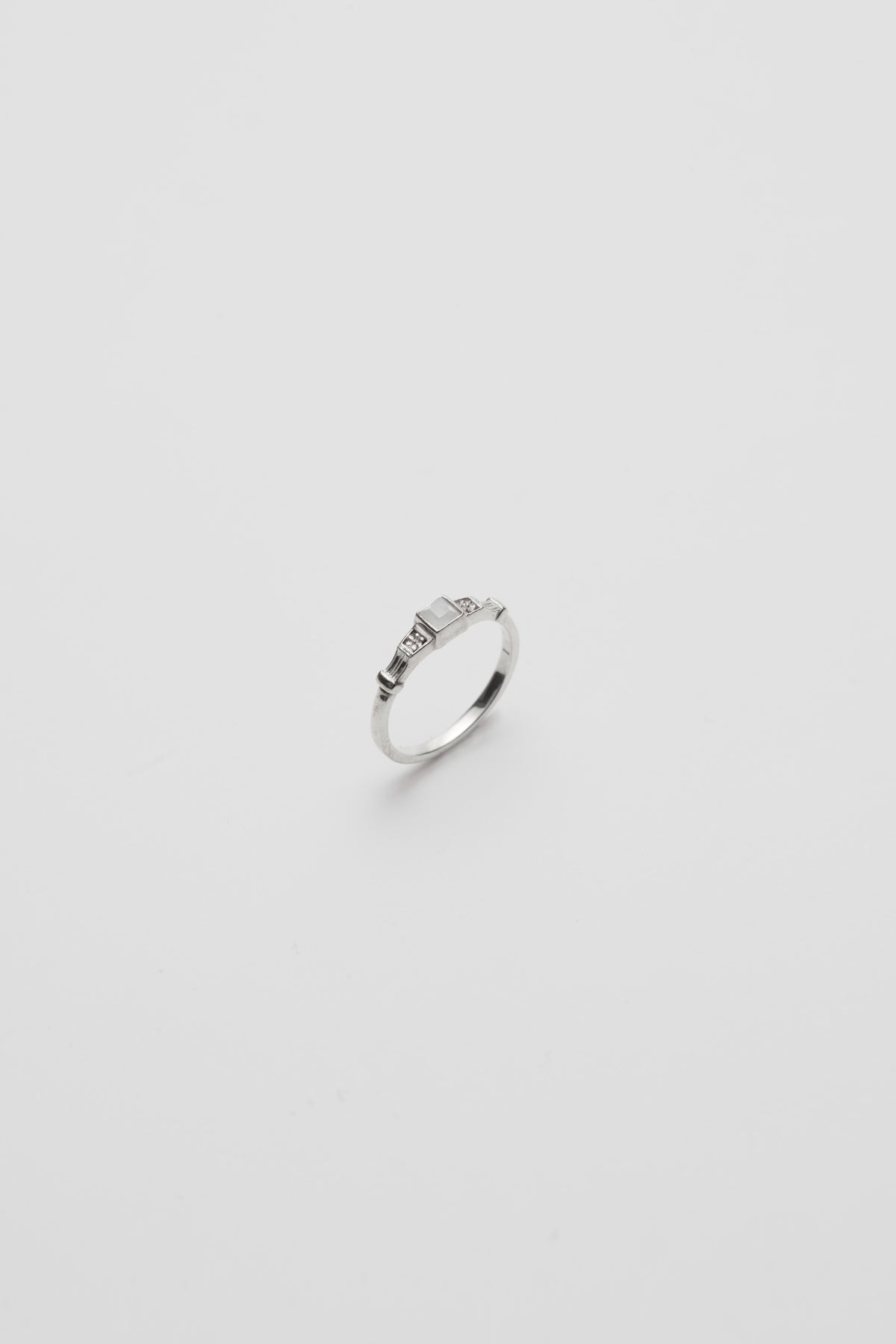 STONE VINTAGE RING （WHITE）